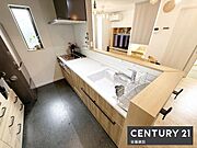 【　キッチン＋食洗機　/　Kitchen　】作業スペースと収納スペースをしっかり確保した広々オープンキッチンIHクッキングヒーター・食洗機搭載！