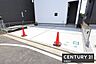 駐車場：【　駐車場　/　parking　】並列2台可能な駐車スペース