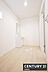 洗面：【　洗面所　/　Washroom　】洗面所はゆとりある広さで、忙しい朝もストレスフリーに身支度できそうな空間