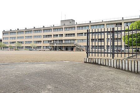 狭山市立御狩場小学校まで605m