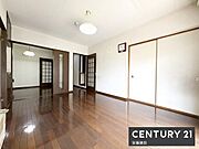 【　リビング　/　8.3帖　】南東向きで採光豊かなリビング一日の大半を過ごす部屋だからこそ過ごしやすい空間にこだわりたいですね！
