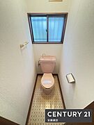 【　トイレ　/　toilet　】窓があり換気もばっちりな明るいトイレ