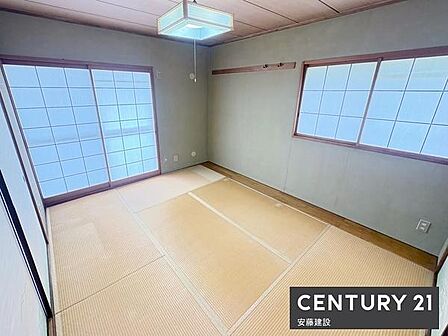【　和室　/　6帖　】リビング横に備わった収納完備の和室お子様の遊び場やリビング続きとしても最適なスペース