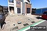 駐車場：【　駐車場　/　parking　】並列3台可能な駐車スペース洗車をしたり、バイク・自転車置き場などに役立つしっかりとした広さです！