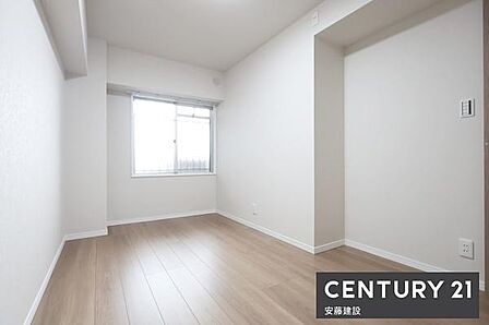【 子供部屋 / 5.4帖 】お好きな家具を自由にレイアウトできる広さの洋室お子様にもちょうどいいサイズのお部屋です!