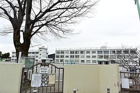 狭山市立奥富小学校まで539m