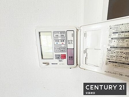 【 設備 】寒い冬場や陽の入らない早朝などにあると嬉しいリビング床暖房完備!