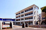 紀の川市立貴志川中学校まで305m