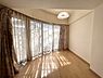 リビング/ダイニング：※室内写真はAIの加工で家具を消していますのでイメージになります。