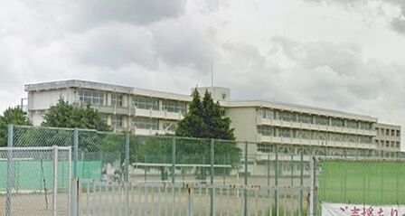 土浦市立土浦第三中学校まで2410m