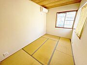 柔らかい畳が心地よい和室