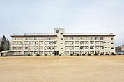 泉南市立一丘中学校まで1400m