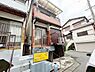 その他：レンガ調の外観が印象的な物件です。バルコニー付きで外からの日差しも入りやすい設計です。住宅街に位置し階段アプローチが特徴的です。道に面した立地なのでアクセスも便利です。