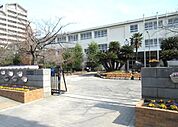 貝塚市立第一中学校まで2400m