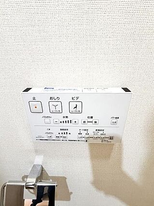 壁に設置された...