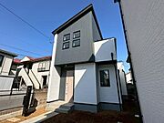 全2棟の新築分譲住宅。それぞれの住まいがゆとりを持って配置され、落ち着いた住環境で快適にお過ごしいただけます。