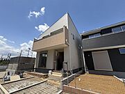 小学校まで徒歩7分圏内で、お子様の通学も安心。子育て世帯にうれしい立地です。