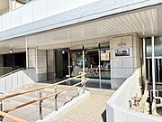 暮らしの第一歩を彩る、洗練された落ち着きのあるエントランス空間が大切なご家族やお客様を毎日お出迎えしてくれます。
