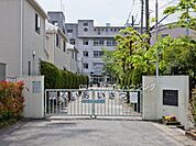 両新田中学校まで1100m、両新田中学校1100m(徒歩14分）
