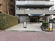 総戸数119戸のビッグコミュニティ。オートロック完備で、防犯面にも配慮された安心感のあるマンションです。