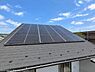 その他：太陽光パネルを搭載し、日々の光熱費の負担軽減にも配慮。発電した電気を日常生活に活用でき、環境への配慮と家計のサポートにつながります。