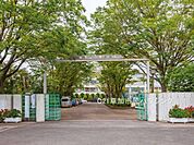 谷塚中学校まで650m、谷塚中学校650m(徒歩9分）