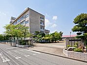 青柳中学校まで700m、青柳中学校700m(徒歩10分）