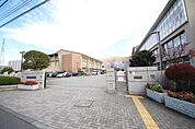 新和小学校まで850m、新和小学校850m(徒歩11分）