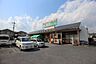 周辺：業務スーパー花栗店まで700m、業務スーパー花栗店700m(徒歩9分)