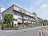 周辺：両新田小学校まで350m、両新田小学校350m(徒歩5分）