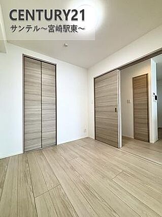 リビング横の洋...