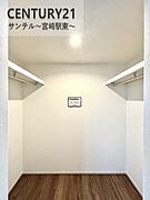 大容量のウォークインクローゼットです！お洋服などを入れても十分な収納量♪