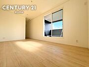 夫婦の寝室にぴったりのゆとりある広さ。2面採光で風通しが良く、心地よい朝の光で目覚めることができます。