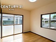余裕のある洋室です！日当たり、風通し良好です(^^♪リフォーム中です。