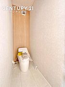 タンクレストイレで洗練された空間に。省スペース＆掃除のしやすさで快適な毎日をサポートします。