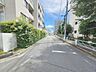 外観：周辺は住宅が建ち並ぶ閑静な住宅街です。 