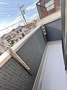 季節の変化や天気の良い日には、バルコニーでの時間が心地よく、気分をリフレッシュさせることができます。 