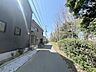 外観：安心して暮らすことのできる住宅街。　住宅地の道路は一般に交通量が少なく車などの騒音が少ないため、住民にとって静かな生活環境が提供されます。 
