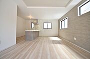 家族が一番集まる場所だから広々としつつも素敵な空間であって欲しい。みんながくつろぐリビングからキッチンまでが一つの空間のように繋がる間取り。 