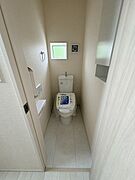 トイレにはウォシュレット機能を標準装備。 