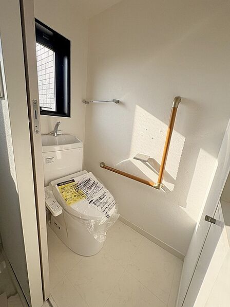 トイレにはウォシュレット機能を標準装備。