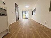 家族みんなが集まるリビング。広さを重視した家族全員が集まれるリビングは、住む上で大事な空間になります。 