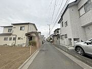 安心して暮らすことのできる住宅街。　住宅地の道路は一般に交通量が少なく車などの騒音が少ないため、住民にとって静かな生活環境が提供されます。 