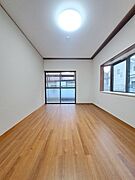 実際に室内をご見学頂くと生活のイメージが広がると思います。家具を置いたイメージや窓からの景色など。周辺で販売に出している物件も一緒にまとめてご見学頂き、比較する事もできます。