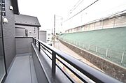 窓からの眺望です。実際に現地で眺望もご確認ください。 