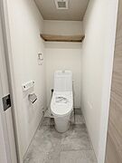 トイレにはウォシュレット機能を標準装備。 