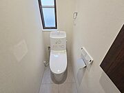 トイレにはウォシュレット機能を標準装備。 
