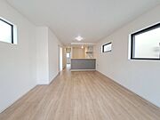 家族が一番集まる場所だから広々としつつも素敵な空間であって欲しい。みんながくつろぐリビングからキッチンまでが一つの空間のように繋がる間取り。 