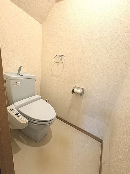 トイレにはウォシュレット機能を標準装備。
