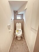 トイレにはウォシュレット機能を標準装備。 